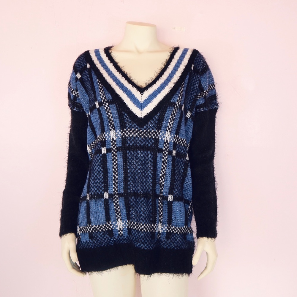 V neck plaid sweater